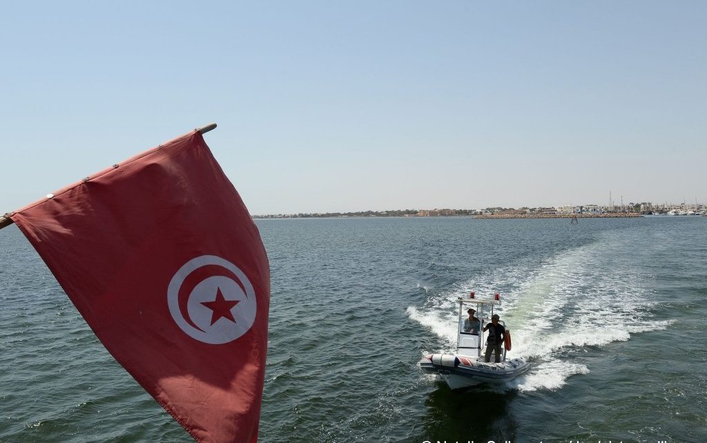 Tunisian shipwrecks: Six children among at least 13 dead